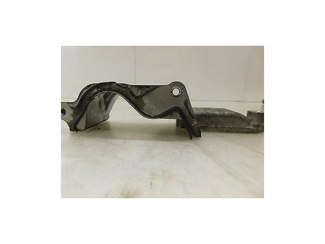 2009-2012 NISSAN 370Z OEM RIGHT FRONT CAMSHAFT COVER BRACKET