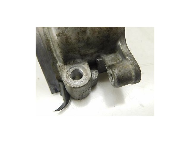 2009-2012 NISSAN 370Z OEM RIGHT FRONT CAMSHAFT COVER BRACKET