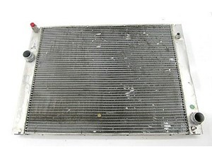 2004-2005 BMW 645CI E63 OEM BEHR ENGINE COOLING FRONT RADIATOR ASSEMBLY AUTOMATI
