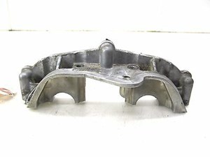 2006-2008 NISSAN 350Z COUPE OEM RIGHT SIDE CAMSHAFT WALL BRACKET MOUNT
