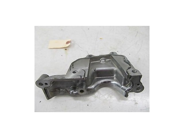 2009-2015 NISSAN 370Z COUPE OEM LEFT FRONT CAMSHAFT COVER BRACKET