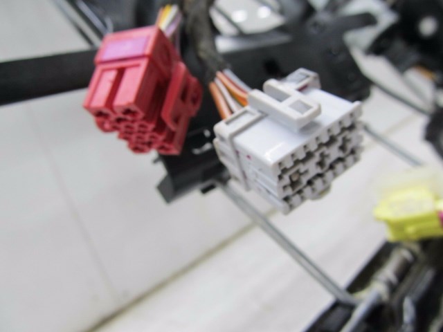 2004-2008 AUDI A8L W12 OEM RIGHT REAR PASSENGER SIDE UPPER SEAT FRAME W/ MOTORS