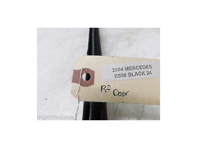 2003-2006 MERCEDES E500 W211 OEM RIGHT FRONT PASSENGER INTERIOR WINDOW SEAL TRIM