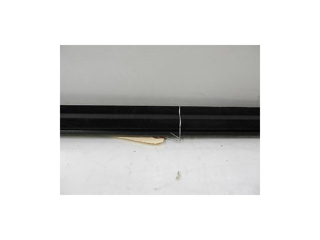 2006-2009 MERCEDES R350 W251 OEM RIGHT FRONT EXTERIOR DOOR WINDOW TRIM MOULDING