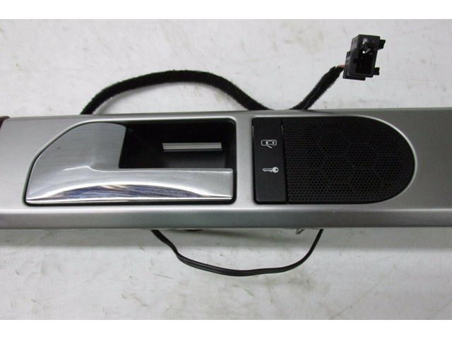 2004-2007 VOLKSWAGEN TOUAREG OEM LEFT REAR DOOR INNER MOLDING TRIM WITH HANDLE 