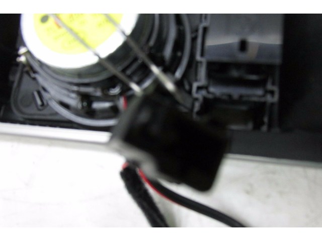 2004-2007 VOLKSWAGEN TOUAREG OEM LEFT REAR DOOR INNER MOLDING TRIM WITH HANDLE 