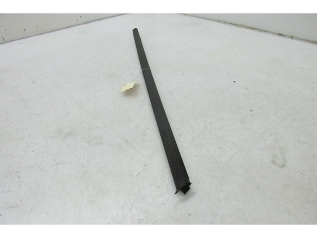 2004-2011 SAAB 9-3 OEM RIGHT FRONT PASSENGER SIDE WINDOW TRIM