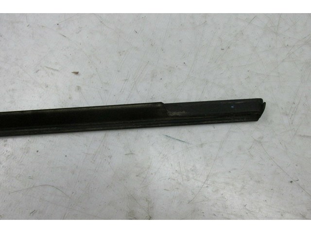 2004-2011 SAAB 9-3 OEM RIGHT FRONT PASSENGER SIDE WINDOW TRIM
