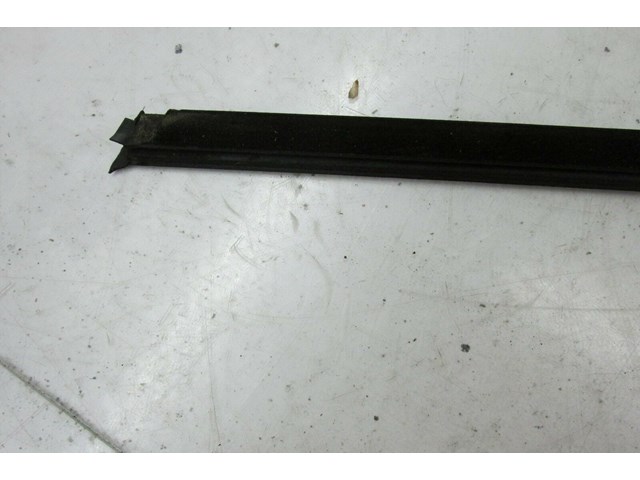 2004-2011 SAAB 9-3 OEM RIGHT FRONT PASSENGER SIDE WINDOW TRIM