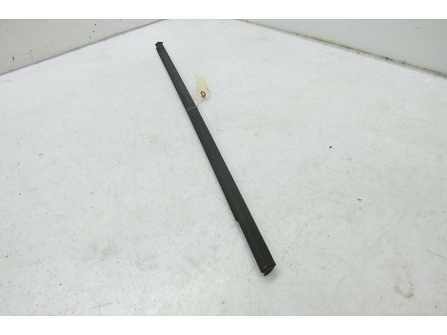 2004-2011 SAAB 9-3 OEM RIGHT FRONT PASSENGER SIDE WINDOW TRIM