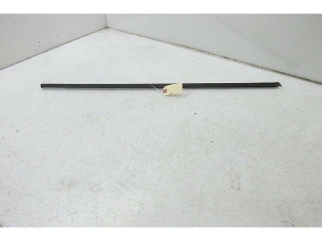 2004-2011 SAAB 9-3 OEM RIGHT FRONT PASSENGER SIDE WINDOW TRIM