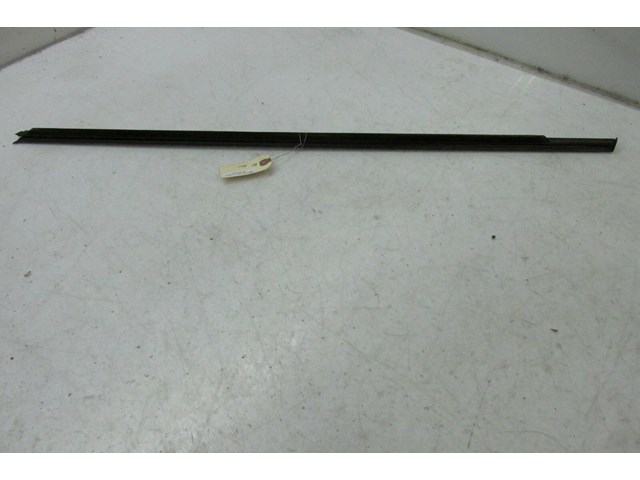 2004-2011 SAAB 9-3 OEM RIGHT FRONT PASSENGER SIDE WINDOW TRIM