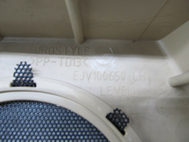 2003-2004 LAND ROVER DISCOVERY OEM LEFT FRONT DOOR LOWER TRIM COVER 