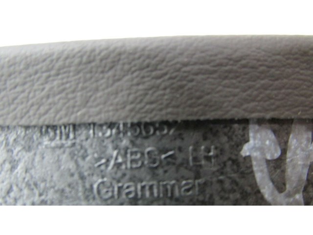 2017-2019 BUICK LACROSSE OEM LEFT SIDE CENTER CONSOLE FINISH TRIM BROWN        