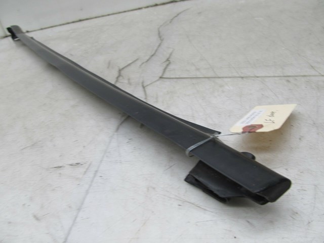 2003-2004 LAND ROVER DISCOVERY OEM LEFT FRONT DOOR WINDOW TRIM SEAL MOLDING