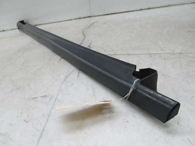 2003-2004 LAND ROVER DISCOVERY OEM LEFT FRONT DOOR WINDOW TRIM SEAL MOLDING