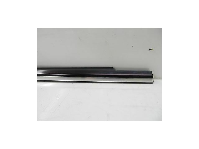 2003-2006 MERCEDES S430 S500 W220 OEM RIGHT FRONT DOOR WINDOW TRIM MOULDING