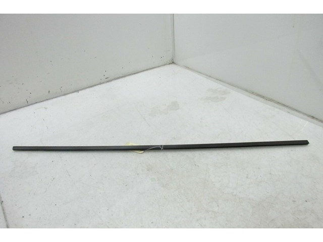 2003-2006 RANGE ROVER HSE OEM RIGHT FRONT EXTERIOR DOOR TRIM