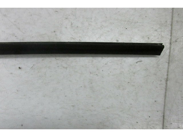 2003-2006 RANGE ROVER HSE OEM RIGHT FRONT EXTERIOR DOOR TRIM
