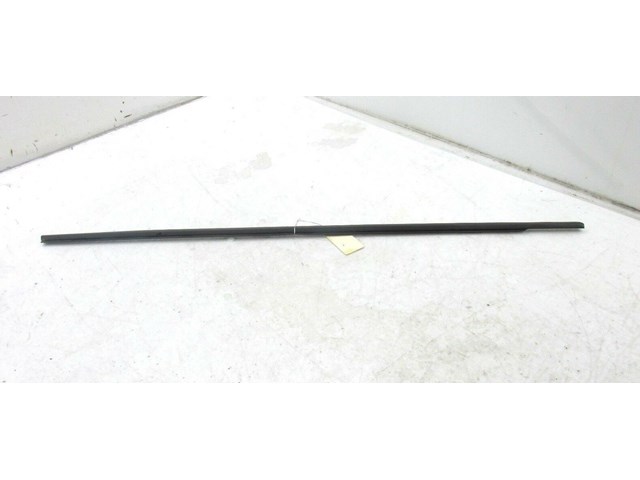 2003-2006 RANGE ROVER HSE OEM RIGHT FRONT EXTERIOR DOOR TRIM