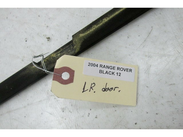 2003-2006 RANGE ROVER HSE OEM LEFT REAR EXTERIOR DOOR TRIM