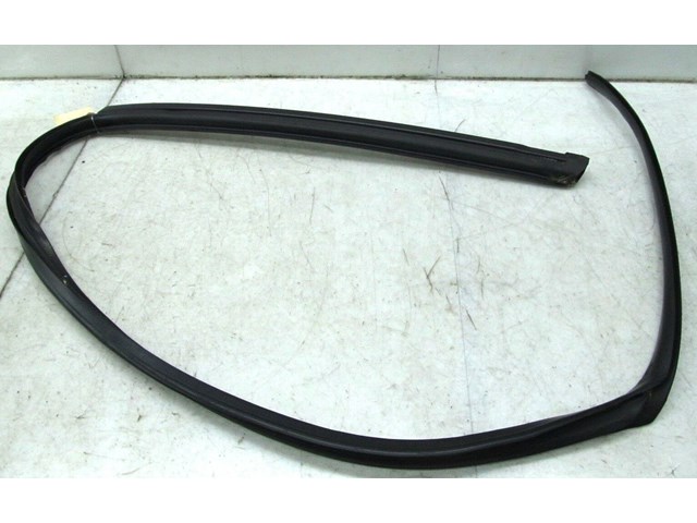 2005-2009 SAAB 9-5 OEM RIGHT SIDE WEATHER TRIM STRIP 