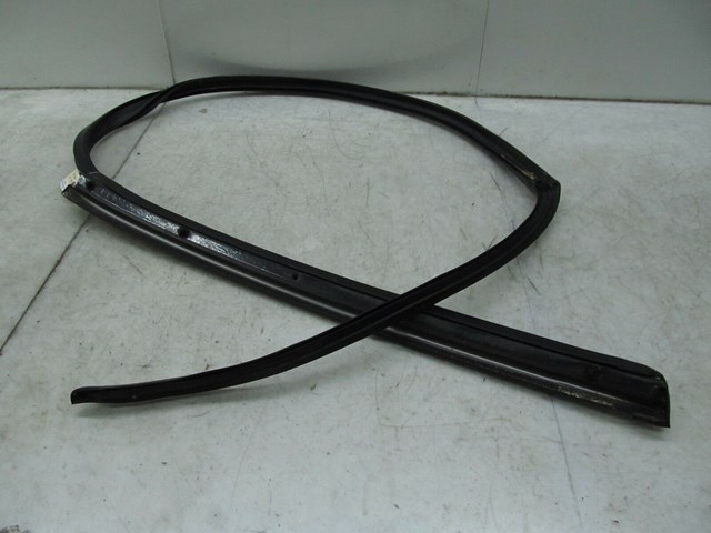 2005-2009 SAAB 9-5 OEM RIGHT SIDE WEATHER TRIM STRIP 