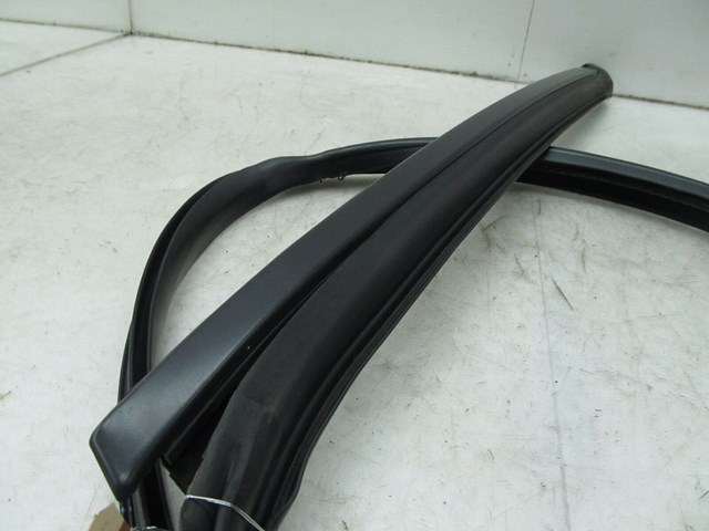 2005-2009 SAAB 9-5 OEM RIGHT SIDE WEATHER TRIM STRIP 