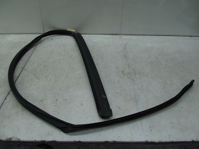 2005-2009 SAAB 9-5 OEM RIGHT SIDE WEATHER TRIM STRIP 