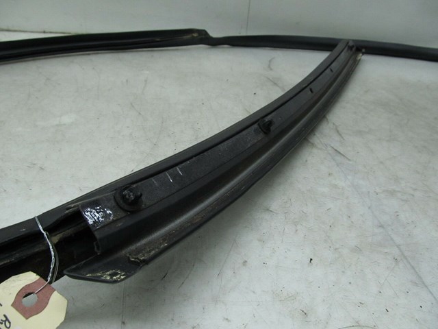 2005-2009 SAAB 9-5 OEM RIGHT SIDE WEATHER TRIM STRIP 