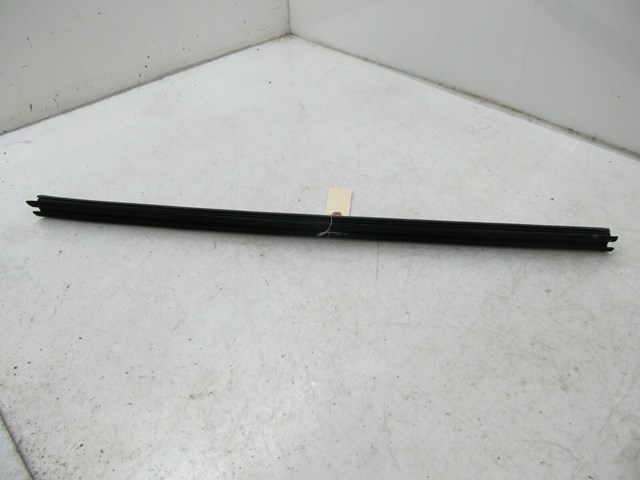 2013-2017 CHEVY TRAVERSE OEM LEFT FRONT DOOR MOUNDING INNER WINDOW TRIM