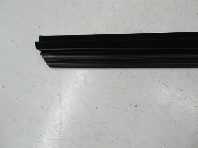 2013-2017 CHEVY TRAVERSE OEM LEFT FRONT DOOR MOUNDING INNER WINDOW TRIM
