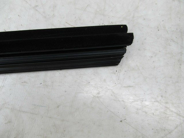 2013-2017 CHEVY TRAVERSE OEM LEFT FRONT DOOR MOUNDING INNER WINDOW TRIM