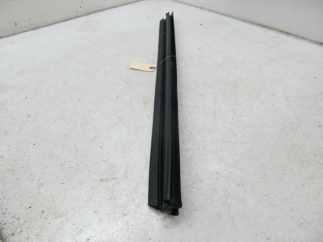 2013-2017 CHEVY TRAVERSE OEM LEFT FRONT DOOR MOUNDING INNER WINDOW TRIM