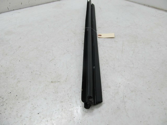 2013-2017 CHEVY TRAVERSE OEM LEFT FRONT DOOR MOUNDING INNER WINDOW TRIM