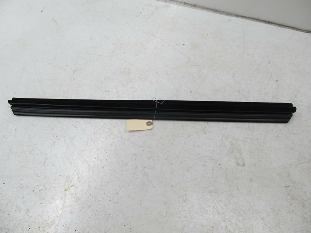 2013-2017 CHEVY TRAVERSE OEM LEFT FRONT DOOR MOUNDING INNER WINDOW TRIM