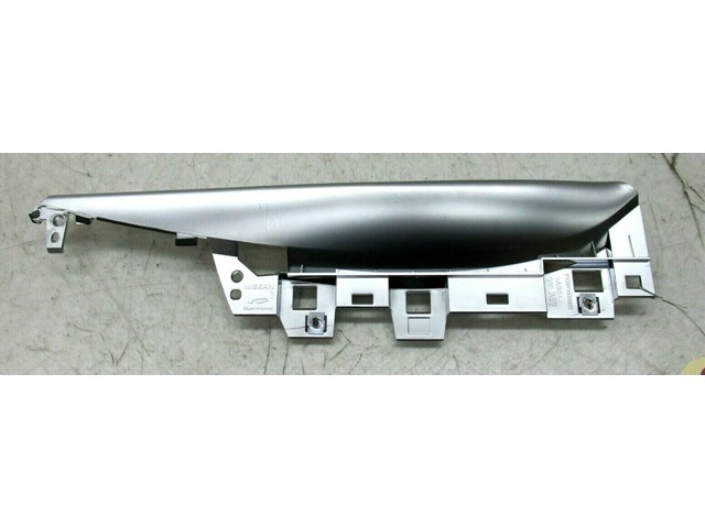2011-2018 INFINITI M37 Q70 OEM RIGHT FRONT CENTER CONSOLE MOLDING TRIM 