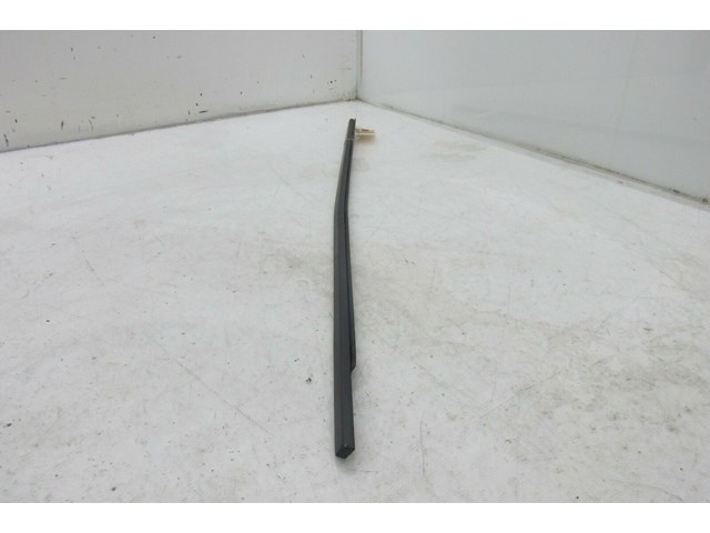 2003-2006 RANGE ROVER HSE OEM LEFT FRONT EXTERIOR DOOR TRIM