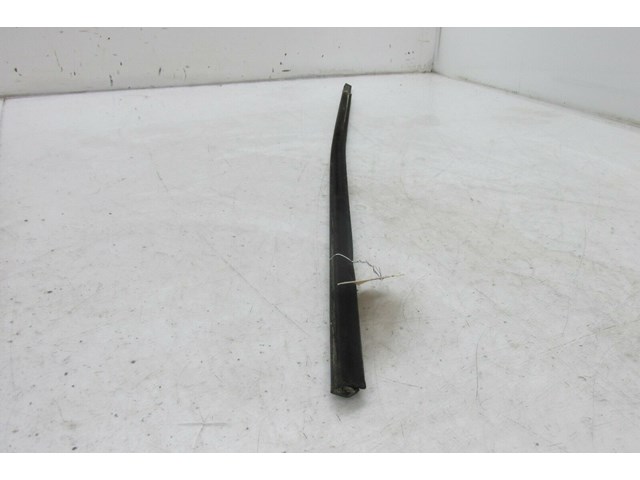 2003-2006 RANGE ROVER HSE OEM LEFT FRONT EXTERIOR DOOR TRIM
