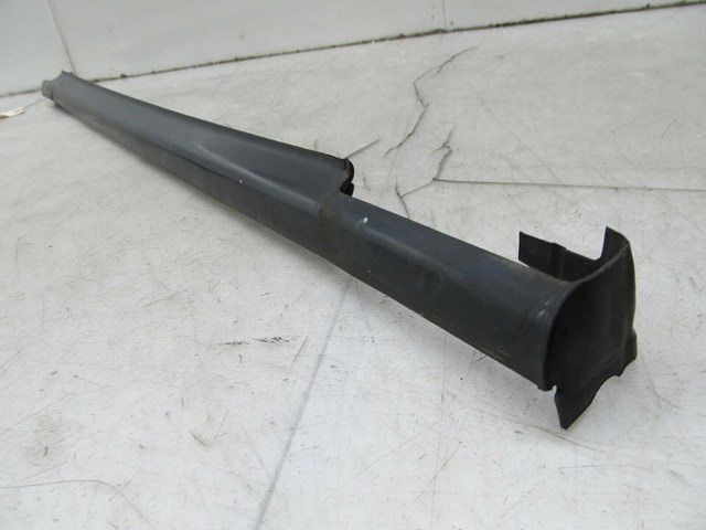 2003-2004 LAND ROVER DISCOVERY OEM RIGHT FRONT DOOR WINDOW TRIM SEAL MOLDING