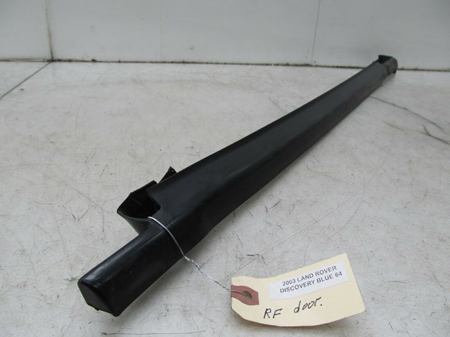2003-2004 LAND ROVER DISCOVERY OEM RIGHT FRONT DOOR WINDOW TRIM SEAL MOLDING