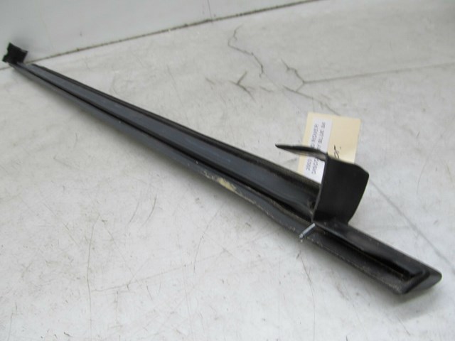 2003-2004 LAND ROVER DISCOVERY OEM RIGHT FRONT DOOR WINDOW TRIM SEAL MOLDING