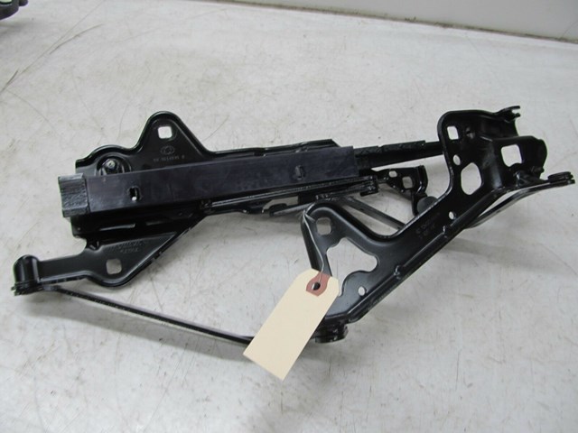 2006-2013 VOLVO C70 T5 OEM CONVERTIBLE RIGHT REAR DECK LID HINGE  LOCK BRACKET 