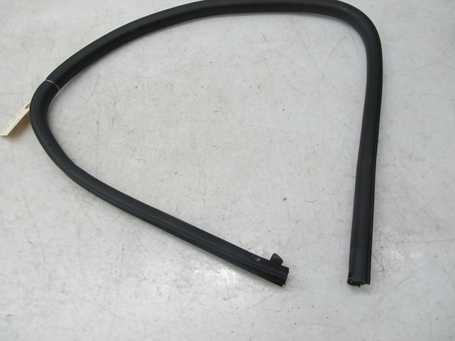  2013-2017 CHEVY TRAVERSE OEM LEFT REAR DOOR WINDOW WEATHERSTRIP SEAL TRIM