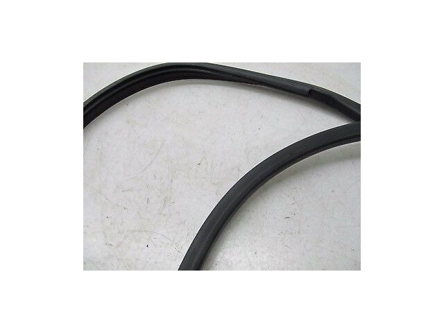 2004-2007 INFINITI QX56 OEM RIGHT FRONT PASSENGER DOOR WEATHERSTRIP SEAL TRIM