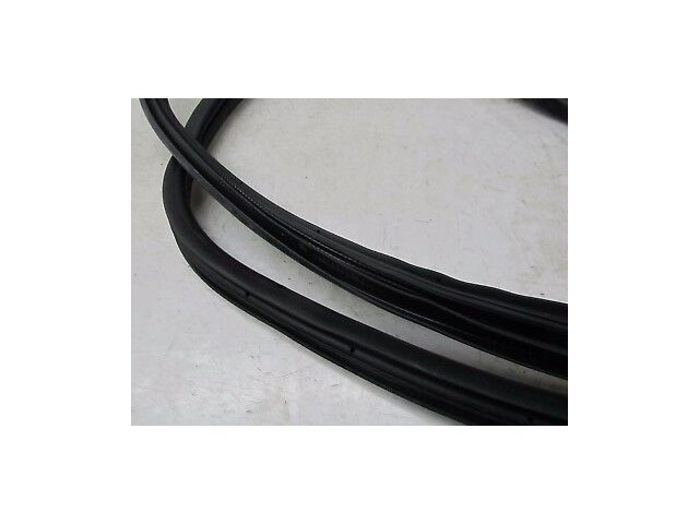 2004-2007 INFINITI QX56 OEM RIGHT FRONT PASSENGER DOOR WEATHERSTRIP SEAL TRIM