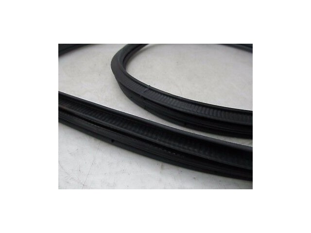 2004-2007 INFINITI QX56 OEM RIGHT FRONT PASSENGER DOOR WEATHERSTRIP SEAL TRIM