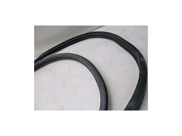 2004-2007 INFINITI QX56 OEM RIGHT FRONT PASSENGER DOOR WEATHERSTRIP SEAL TRIM