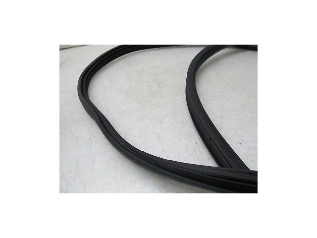 2004-2007 INFINITI QX56 OEM RIGHT FRONT PASSENGER DOOR WEATHERSTRIP SEAL TRIM