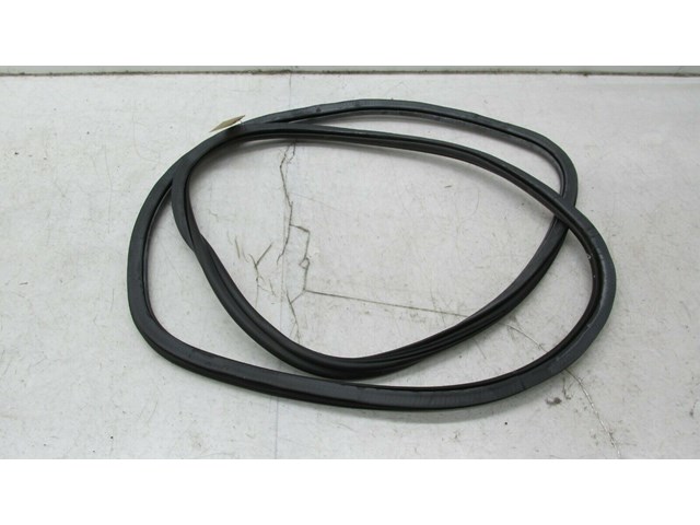 2009-2012 AUDI Q5 8R OEM RIGHT FRONT PASSENGER DOOR ON BODY WEATHERSTRIP 